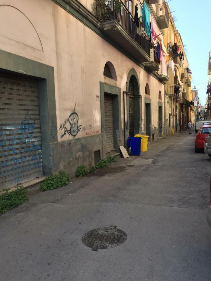 Rosy Monolocale Nel Centro Storico Di Torre Annunziata Di Fronte Scavi Oplonti Apartment Bagian luar foto