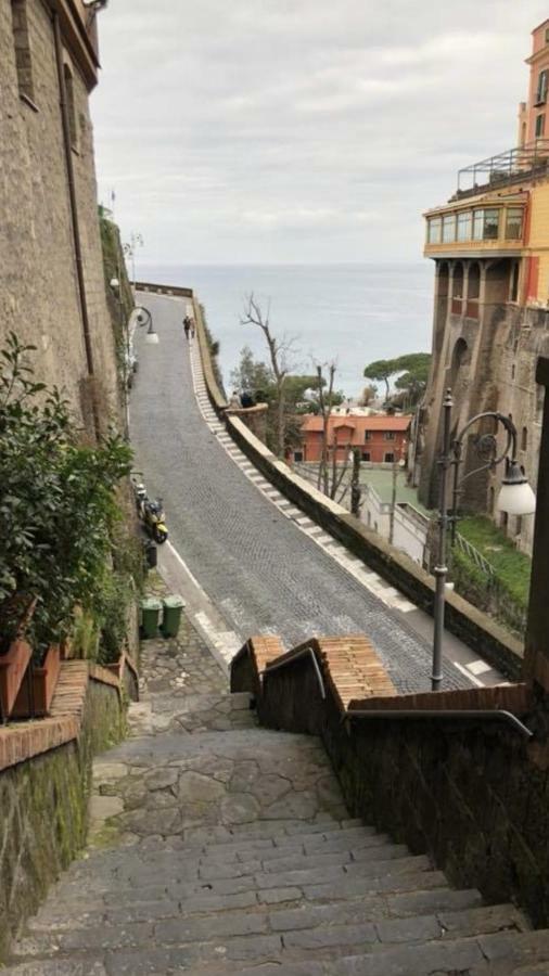 Rosy Monolocale Nel Centro Storico Di Torre Annunziata Di Fronte Scavi Oplonti Apartment Bagian luar foto