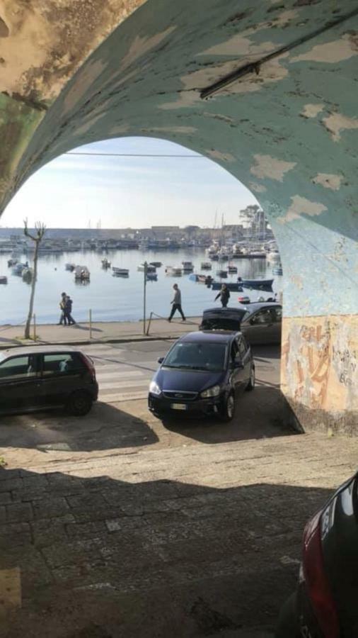 Rosy Monolocale Nel Centro Storico Di Torre Annunziata Di Fronte Scavi Oplonti Apartment Bagian luar foto