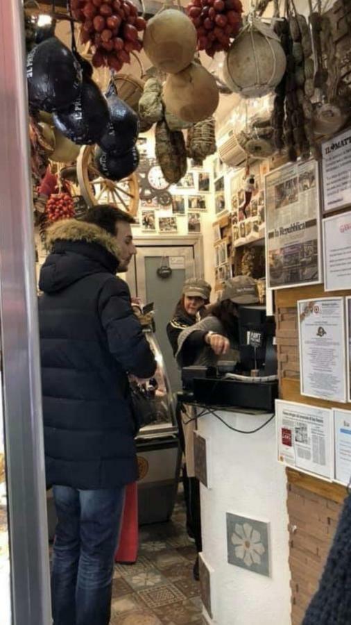 Rosy Monolocale Nel Centro Storico Di Torre Annunziata Di Fronte Scavi Oplonti Apartment Bagian luar foto