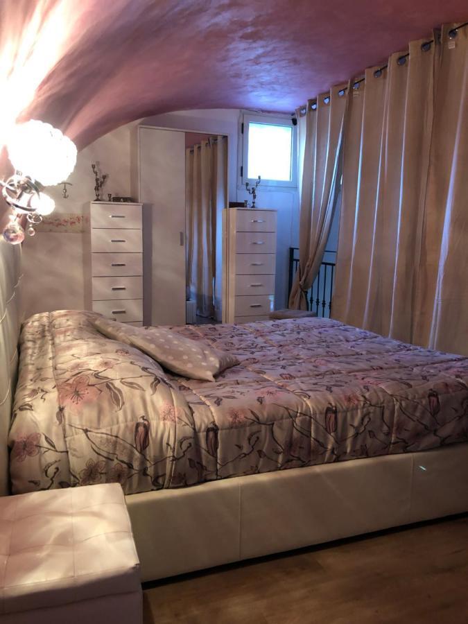 Rosy Monolocale Nel Centro Storico Di Torre Annunziata Di Fronte Scavi Oplonti Apartment Bagian luar foto